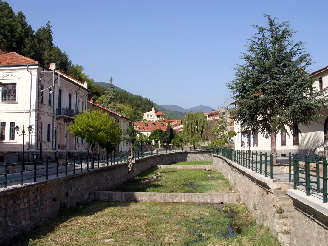 Florina: red peppers, real winter, and the lakes past it
