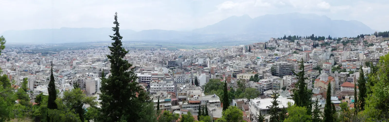 Lamia: a castle, three squares, and Thermopylae down the road