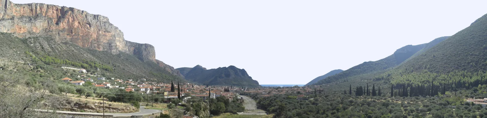 Leonidio: a red wall, and the last of a Doric dialect