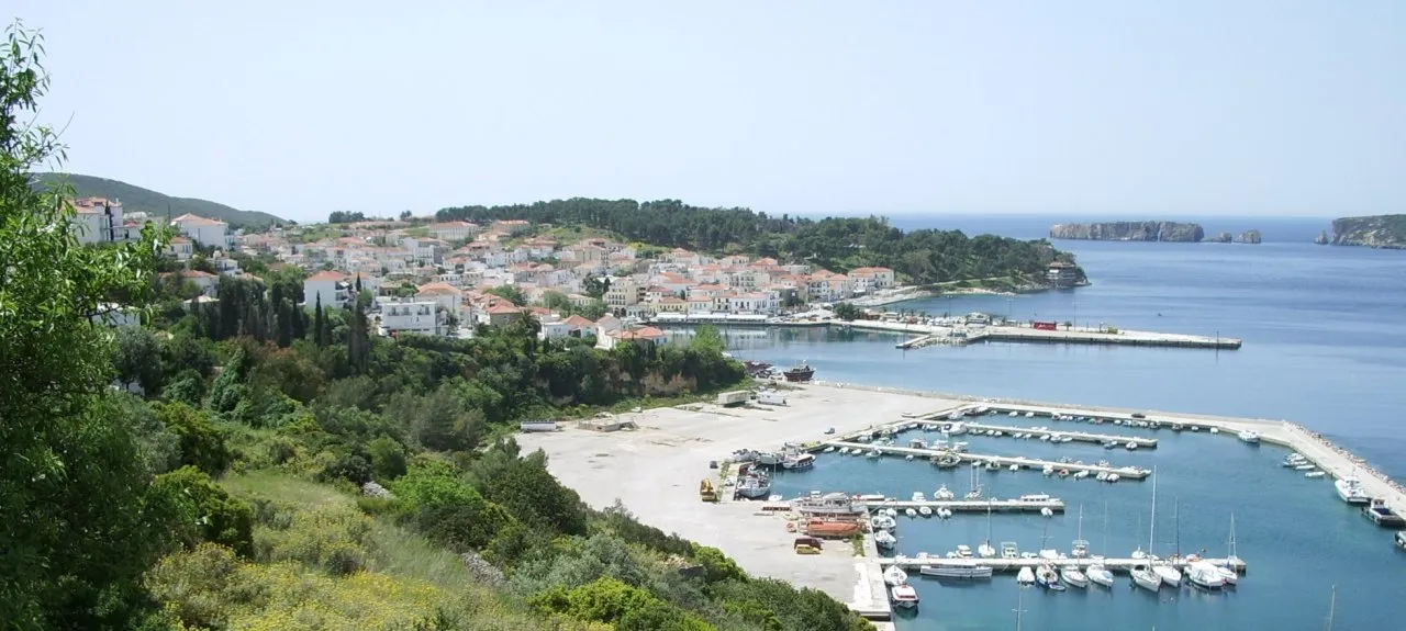 Pylos: a harbour that decided a war, and a Mycenaean palace